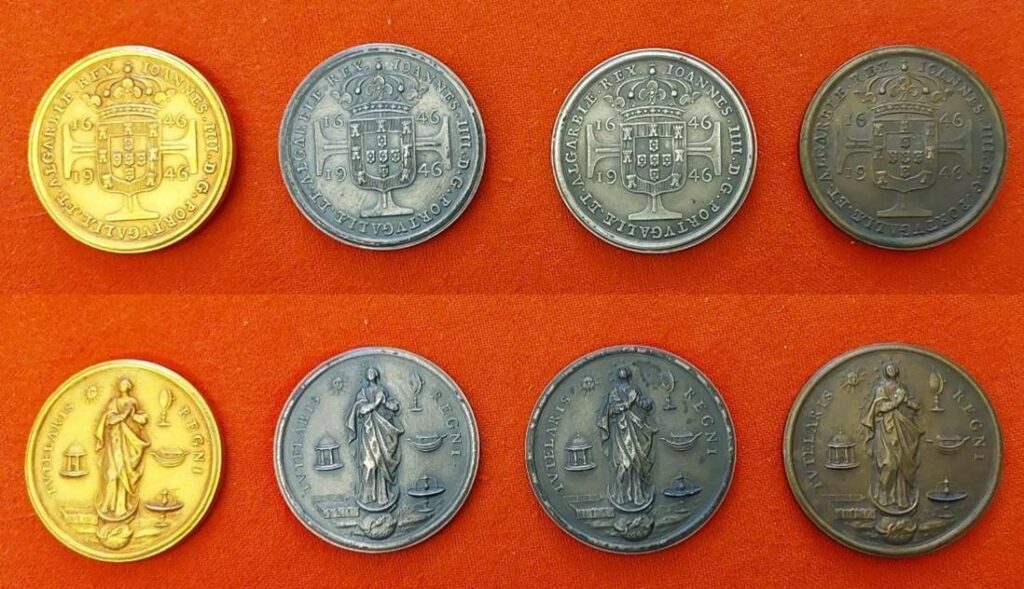 Medalha-moeda Conceição - 1946 Exemplares, existentes no Arquivo da SHIP, da medalha comemorativa do 3º Centenário da consagração do Reino à Virgem Maria, proclamada Padroeira de Portugal nas cortes de Lisboa de 1646 (provisão régia de 25-3-1646).