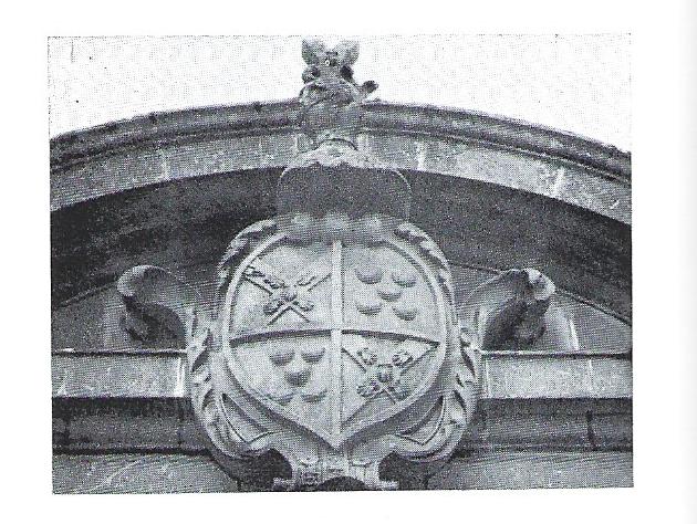Pedra d'Armas da família Rocha Pinto, montada depois de 1815, na quinta de Santa Cristina, Santo Tirso.
