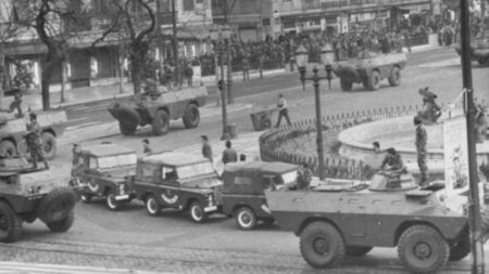 Aglomeração Militar e Civil durante a Crise de 25 de Novembro 1975 no Rossio