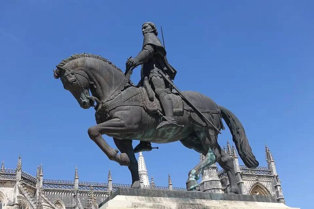 Estátua equestre de D. Nuno Álvares Pereira, junto ao Mosteiro da Batalha